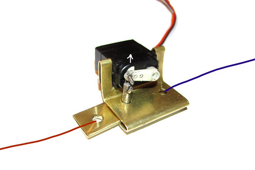 Servo cutdown mechanism